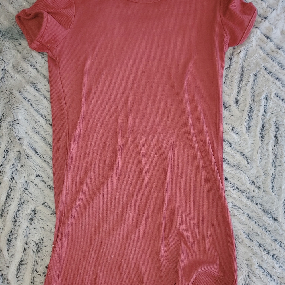 Form fitting long pink tee